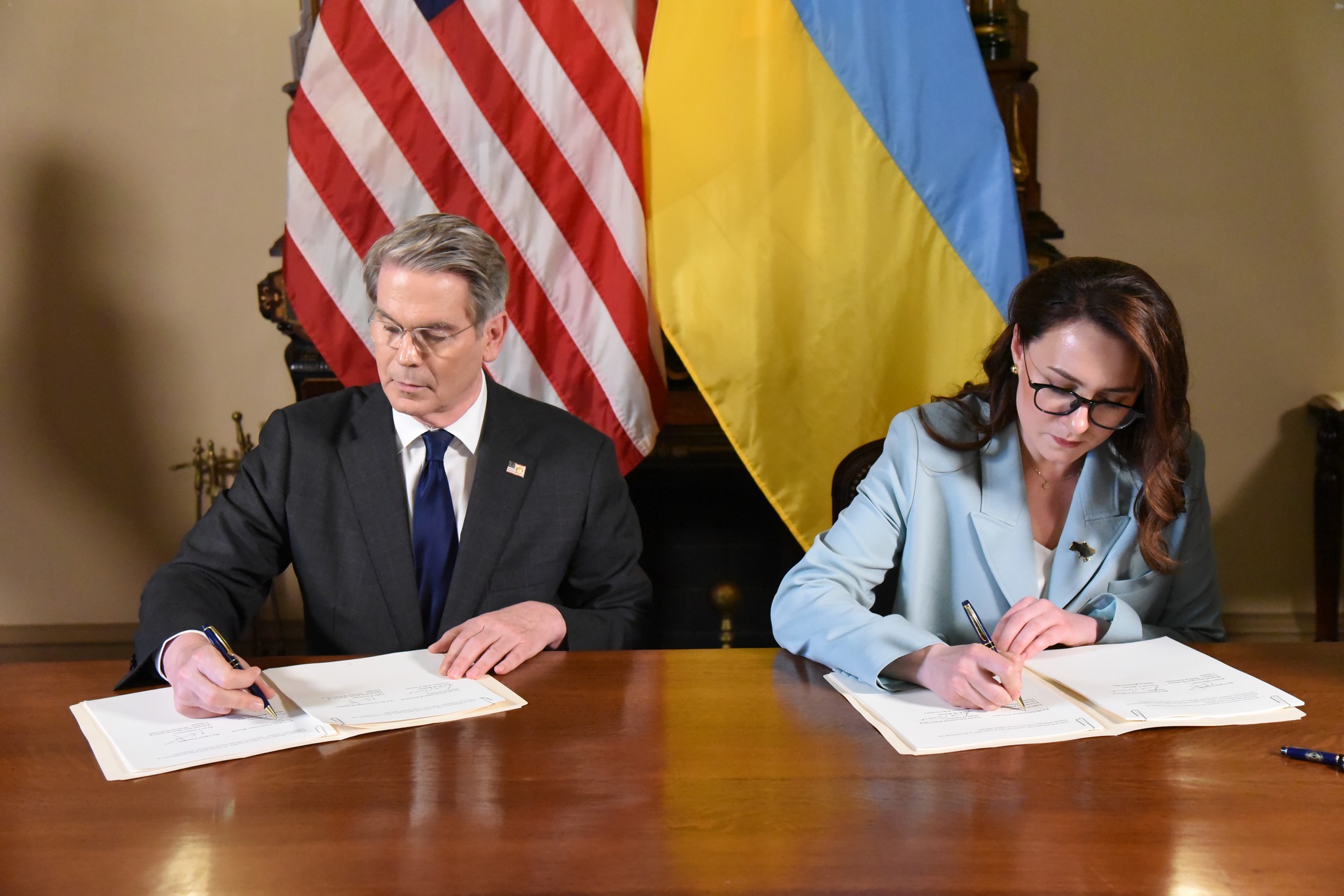 US and Ukraine Sign Resource Agreement